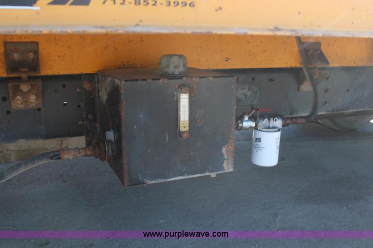 image for item H7763 1998 International 810 sign truck