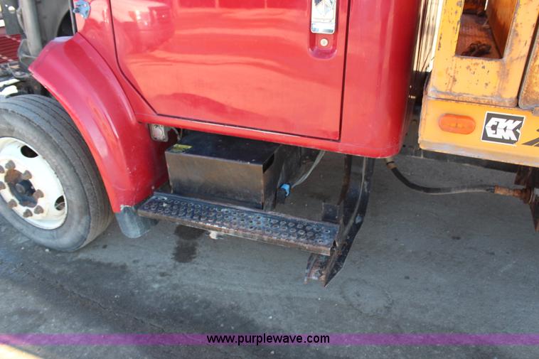 image for item H7763 1998 International 810 sign truck