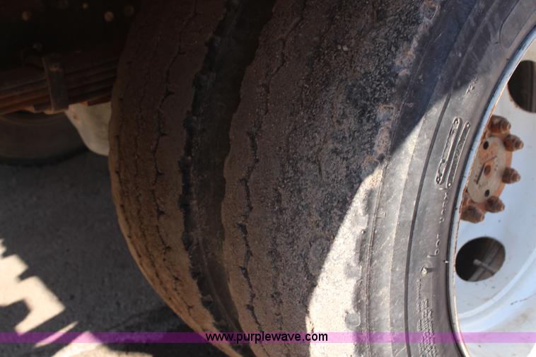 image for item H7763 1998 International 810 sign truck