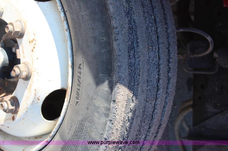 image for item H7763 1998 International 810 sign truck