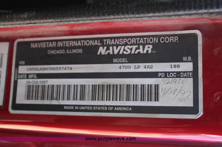 image for item H7763 1998 International 810 sign truck