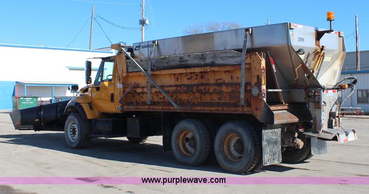 image for item H7764 2003 International 7400 dump truck