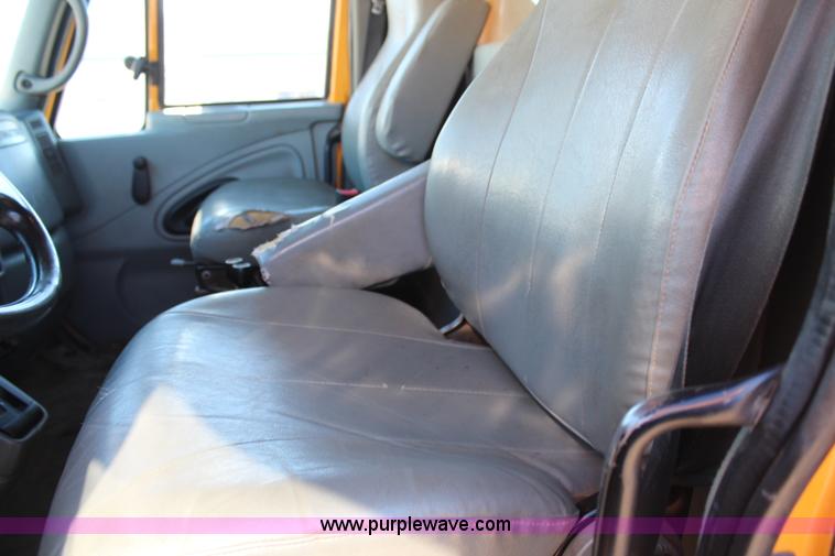 image for item H7764 2003 International 7400 dump truck