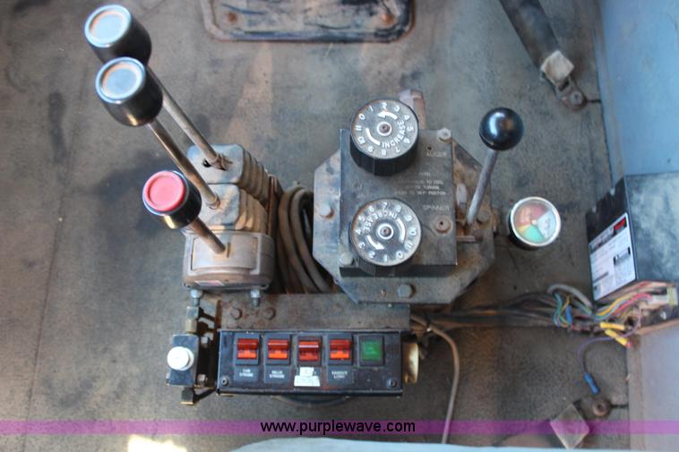 image for item H7764 2003 International 7400 dump truck