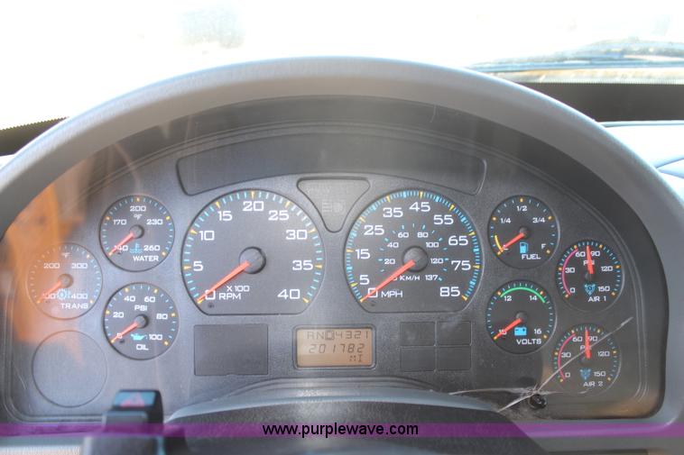 image for item H7764 2003 International 7400 dump truck