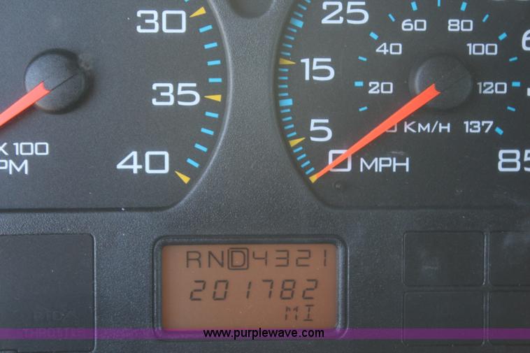 image for item H7764 2003 International 7400 dump truck