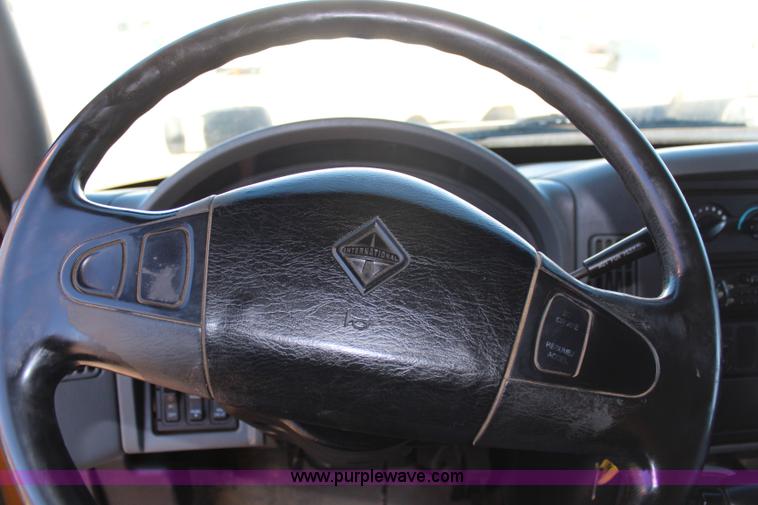 image for item H7764 2003 International 7400 dump truck