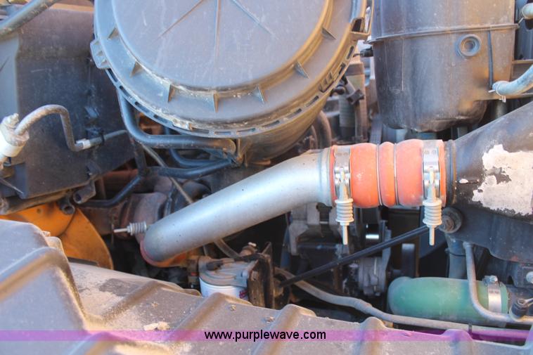 image for item H7764 2003 International 7400 dump truck