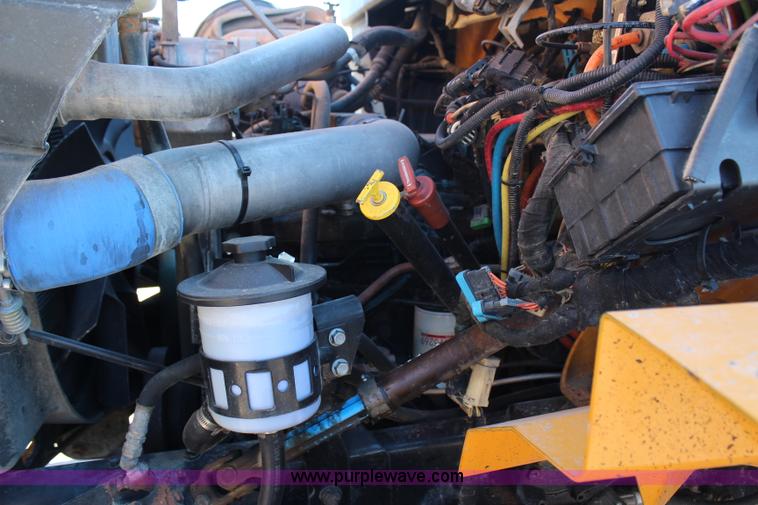 image for item H7764 2003 International 7400 dump truck