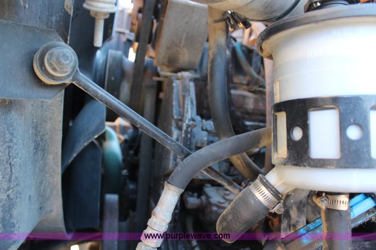 image for item H7764 2003 International 7400 dump truck