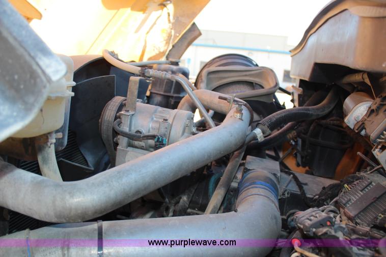 image for item H7764 2003 International 7400 dump truck