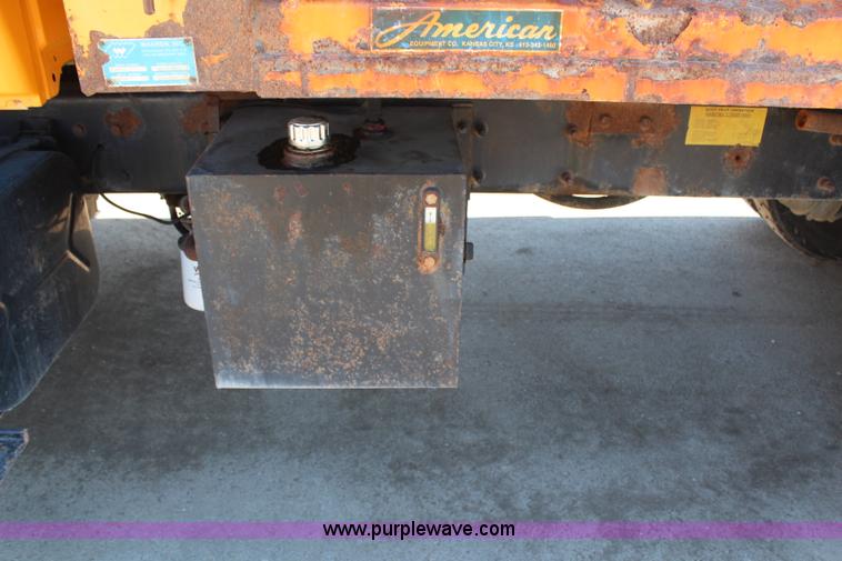 image for item H7764 2003 International 7400 dump truck