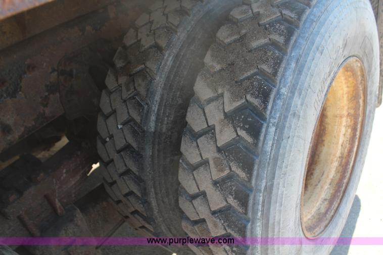 image for item H7764 2003 International 7400 dump truck