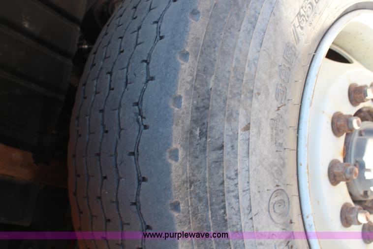 image for item H7764 2003 International 7400 dump truck