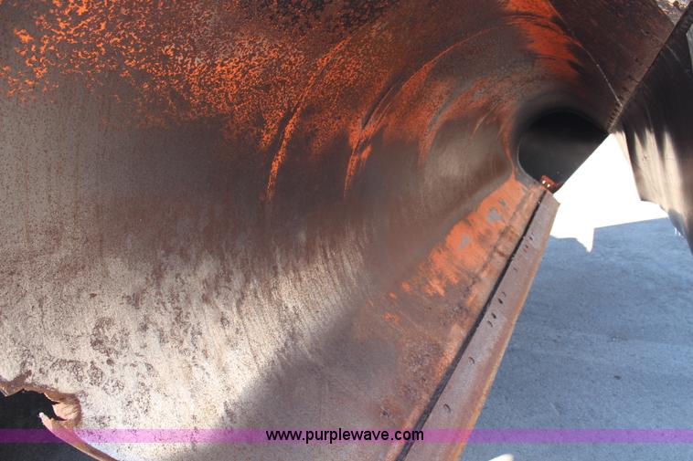 image for item H7764 2003 International 7400 dump truck