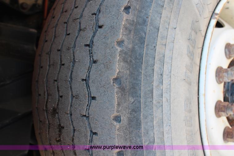 image for item H7764 2003 International 7400 dump truck