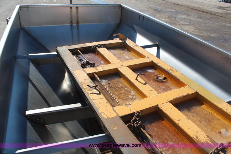 image for item H7764 2003 International 7400 dump truck