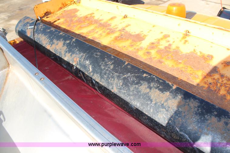 image for item H7764 2003 International 7400 dump truck