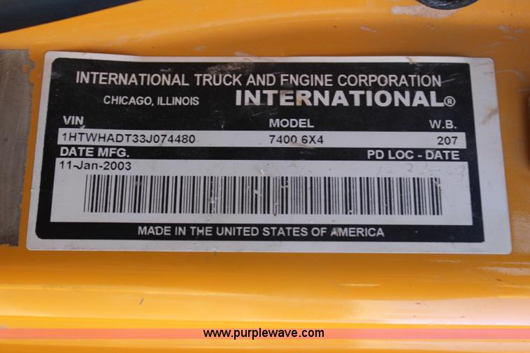 image for item H7764 2003 International 7400 dump truck