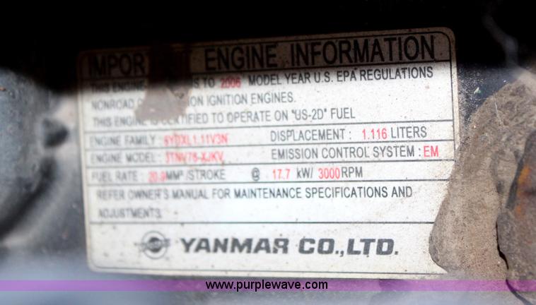 image for item H7812 2007 John Deere 2320 MFWD utility tractor