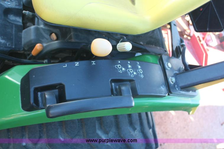image for item H7812 2007 John Deere 2320 MFWD utility tractor
