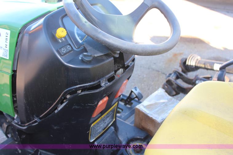 image for item H7812 2007 John Deere 2320 MFWD utility tractor