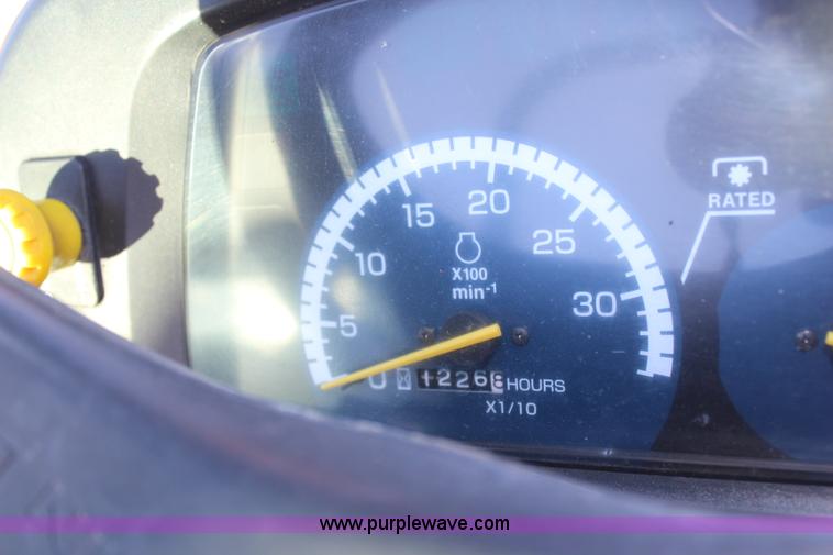 image for item H7812 2007 John Deere 2320 MFWD utility tractor