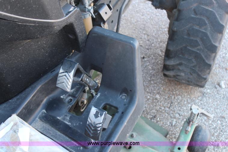 image for item H7812 2007 John Deere 2320 MFWD utility tractor