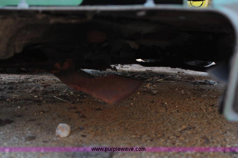 image for item H7812 2007 John Deere 2320 MFWD utility tractor