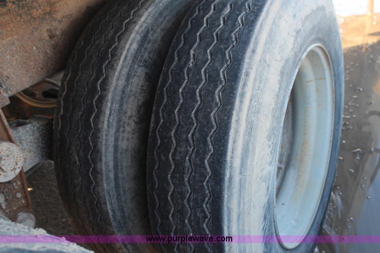 image for item H7814 1965 Etnyre 38' tanker trailer