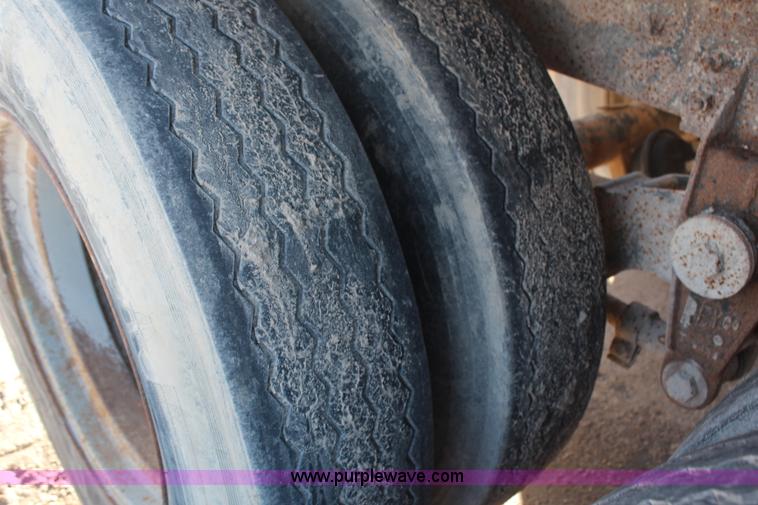 image for item H7814 1965 Etnyre 38' tanker trailer