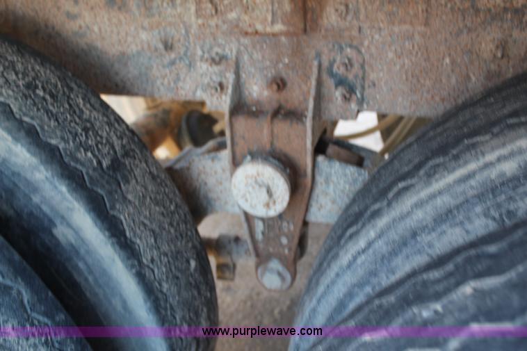 image for item H7814 1965 Etnyre 38' tanker trailer