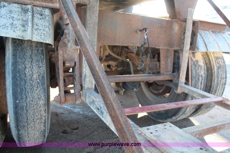 image for item H7814 1965 Etnyre 38' tanker trailer