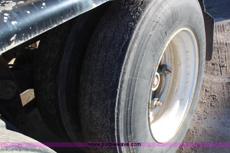 image for item H7814 1965 Etnyre 38' tanker trailer