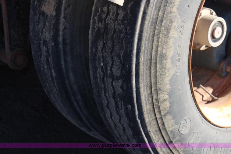 image for item H7814 1965 Etnyre 38' tanker trailer