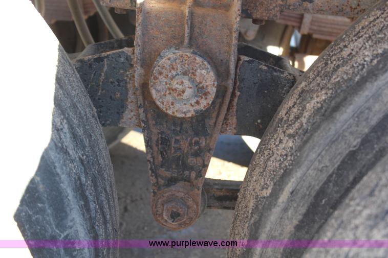 image for item H7814 1965 Etnyre 38' tanker trailer