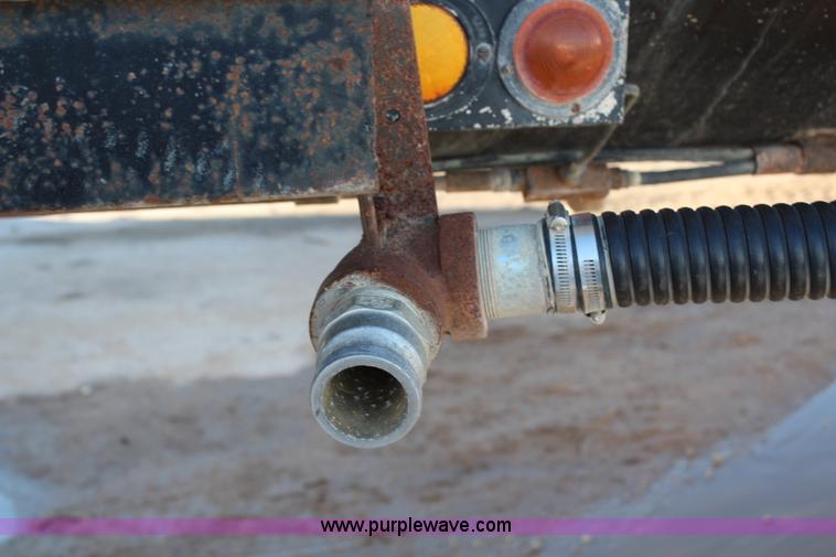 image for item H7814 1965 Etnyre 38' tanker trailer