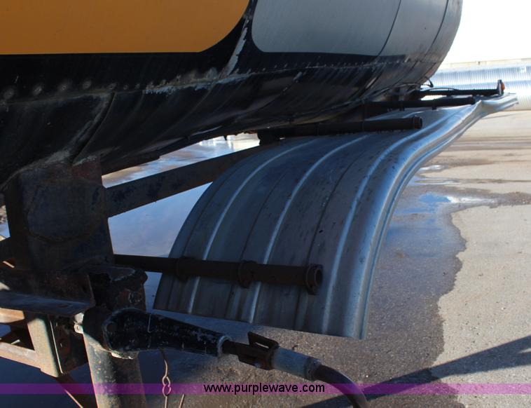 image for item H7814 1965 Etnyre 38' tanker trailer