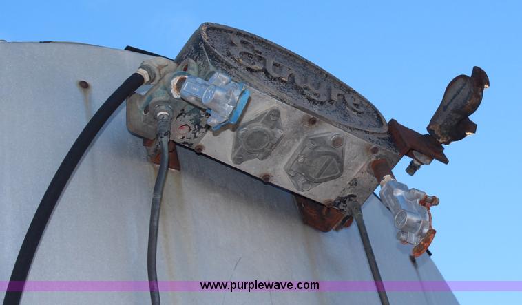 image for item H7814 1965 Etnyre 38' tanker trailer