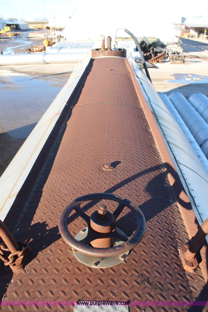 image for item H7814 1965 Etnyre 38' tanker trailer