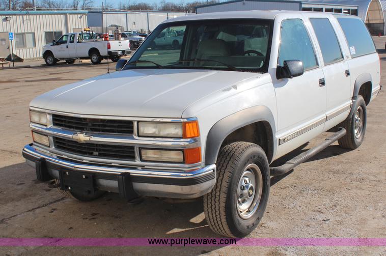 image for item H7820 1994 Chevrolet Suburban K2500 SUV