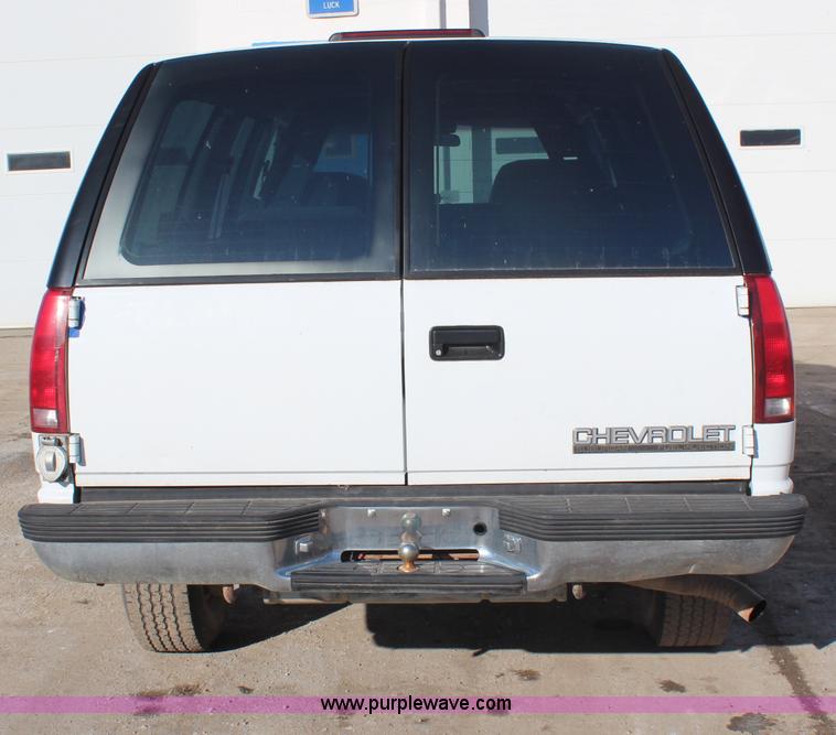 image for item H7820 1994 Chevrolet Suburban K2500 SUV