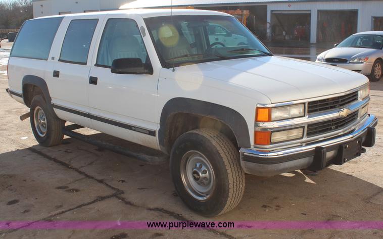 image for item H7820 1994 Chevrolet Suburban K2500 SUV