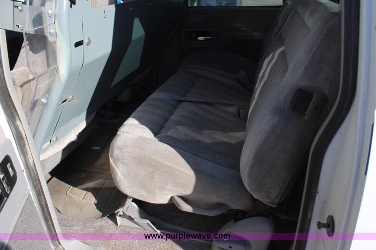 image for item H7820 1994 Chevrolet Suburban K2500 SUV
