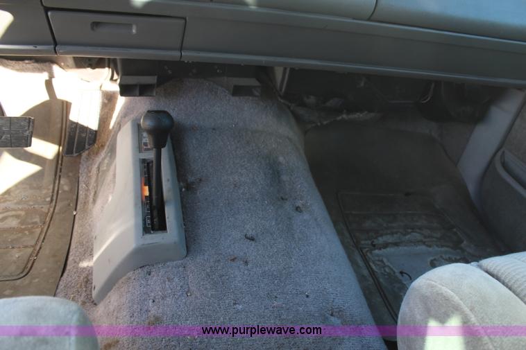 image for item H7820 1994 Chevrolet Suburban K2500 SUV