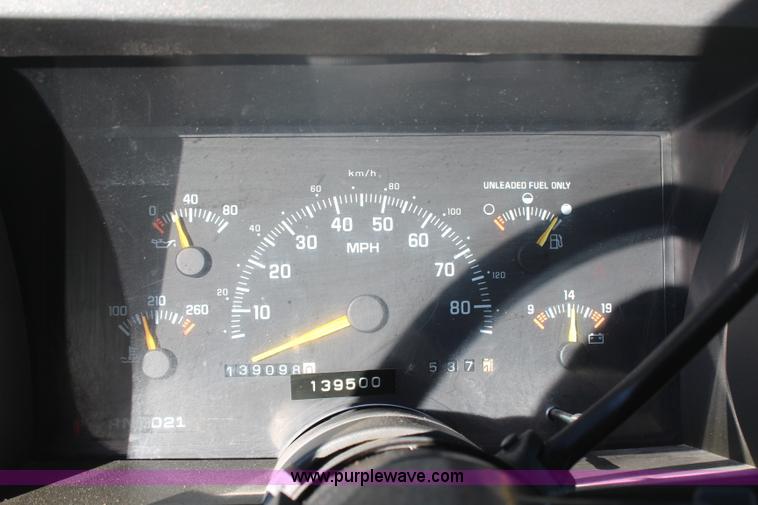 image for item H7820 1994 Chevrolet Suburban K2500 SUV