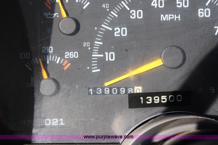 image for item H7820 1994 Chevrolet Suburban K2500 SUV