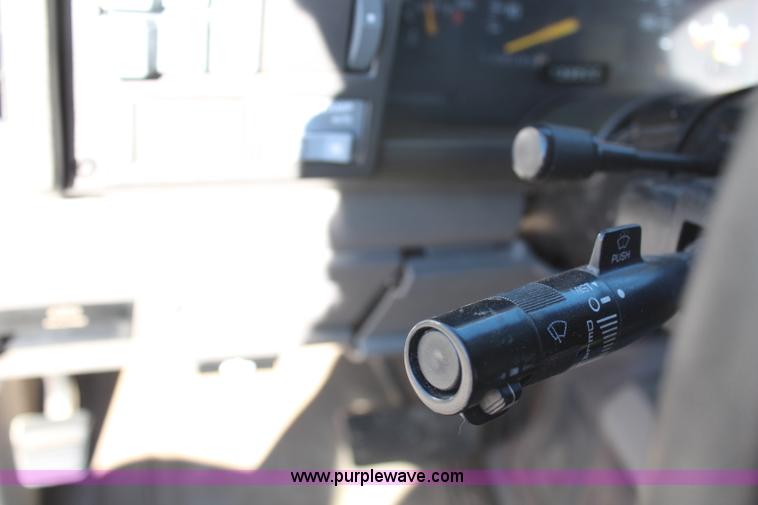 image for item H7820 1994 Chevrolet Suburban K2500 SUV