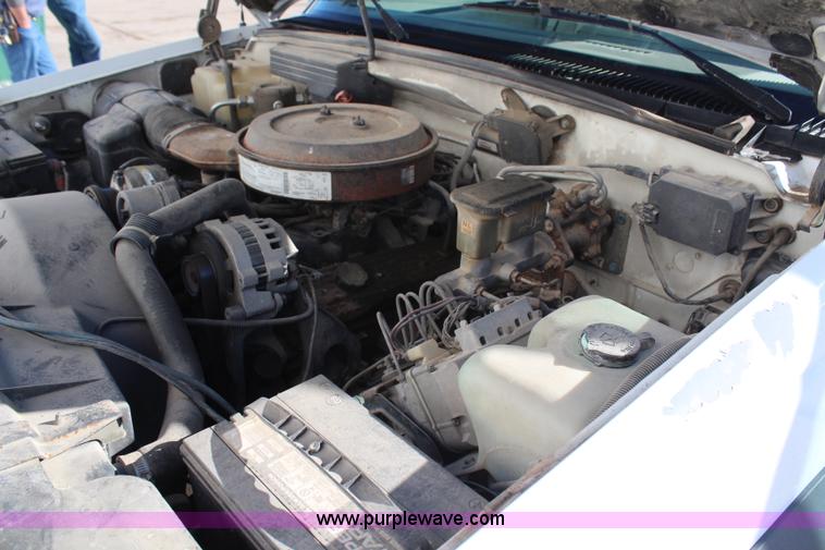 image for item H7820 1994 Chevrolet Suburban K2500 SUV