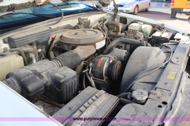 image for item H7820 1994 Chevrolet Suburban K2500 SUV